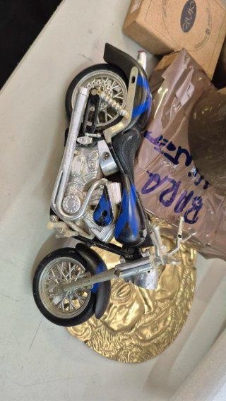 Moto a Escala 1:18 Hot Wheels