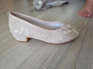 Zapatos de fallera con flores