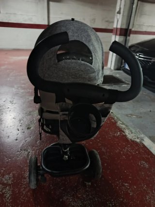 Triciclo infantil gris