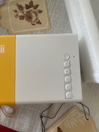 Proyector LED Artlii Blanco y Amarillo