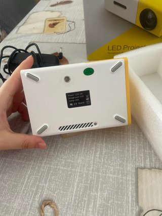 Proyector LED Artlii Blanco y Amarillo