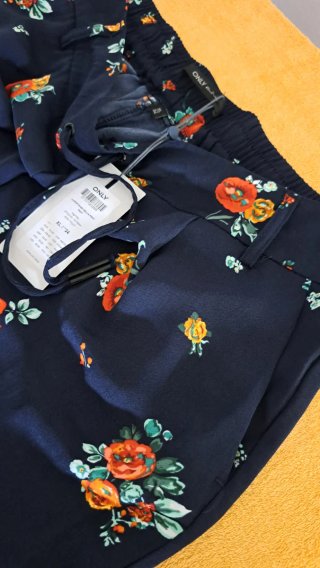 Pantalón ONLY floral azul mujer,con bolsillos