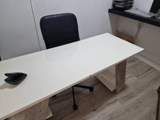 Escritorio y Silla de Oficina