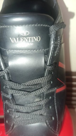 Zapatillas Valentino Garavani Negras y Rojas
