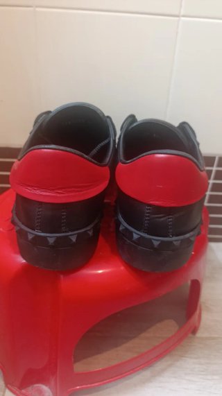 Zapatillas Valentino Garavani Negras y Rojas