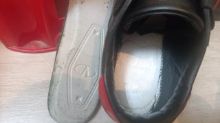 Zapatillas Valentino Garavani Negras y Rojas