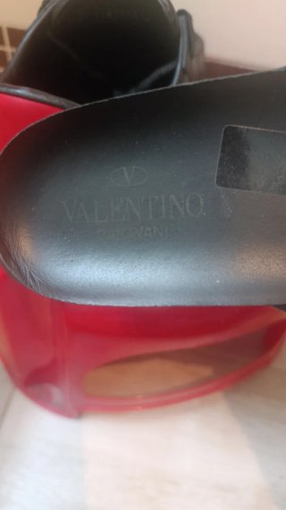 Zapatillas Valentino Garavani Negras y Rojas
