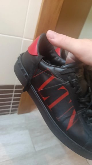 Zapatillas Valentino Garavani Negras y Rojas