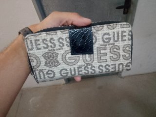 Cartera Guess Beige y Negra