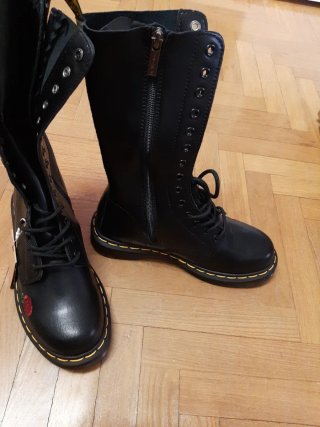 Botas Dr. Martens altas con rosas