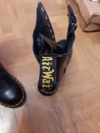 Botas Dr. Martens altas con rosas