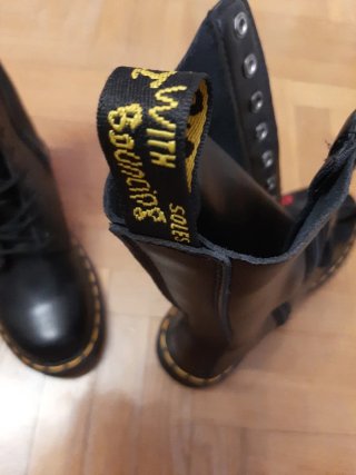 Botas Dr. Martens altas con rosas
