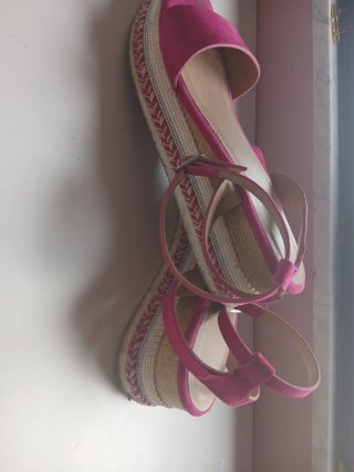 Sandalias de cuña rosas para mujer