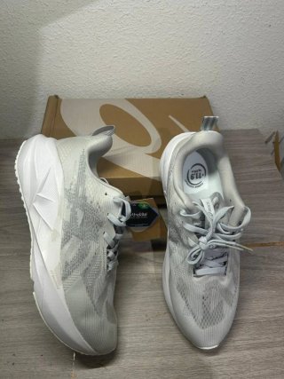 Asics Novablast 5 Talla 39 Gris/Blanco