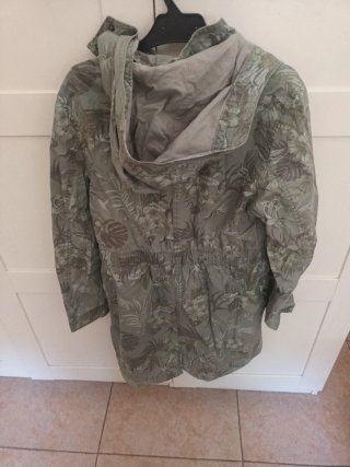 Anorak verde estampado floral Talla M