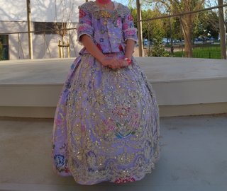 Traje de Fallera Morado y Dorado