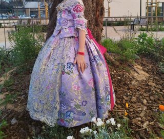 Traje de Fallera Morado y Dorado
