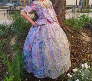 Traje de Fallera Morado y Dorado