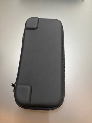 Nintendo Switch Roja con su funda