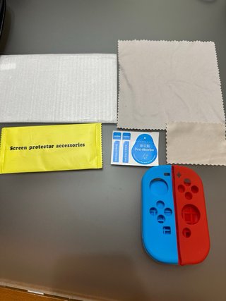 Nintendo Switch Roja con su funda