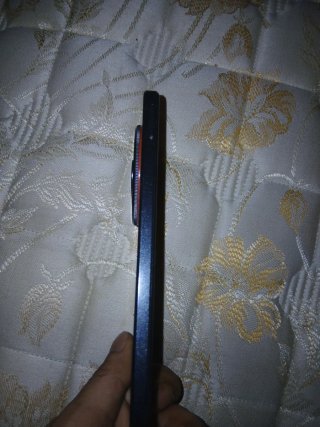 Se vende mobil Nubia Móvil Negruo y en  Tarazona z