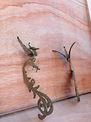 Soportes decorativos antiguos de metal