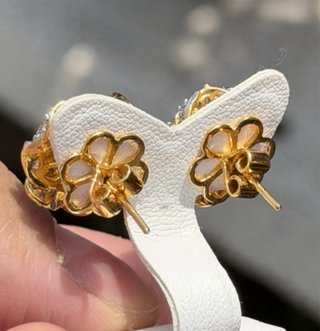 Pendientes Oro 18K Diamantes Naturales Flor