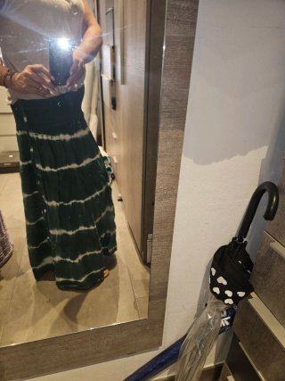 Falda larga azul y blanca