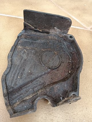 Tapa protectora cadena moto