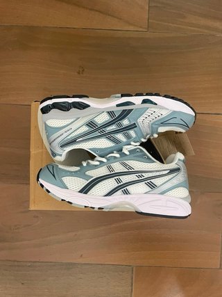 Zapatillas Asics gel kayano 14 grises y blancas