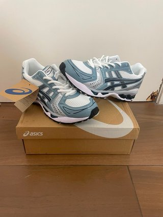 Zapatillas Asics gel kayano 14 grises y blancas
