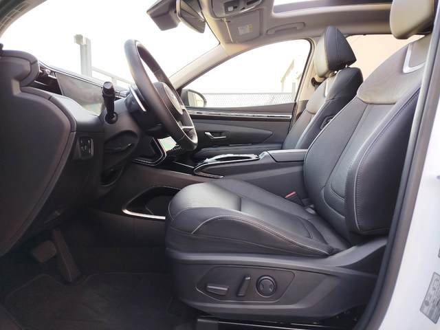 Hyundai Tucson 1.6 TGDI HEV Style Aut 4x4 (2021) 2022, foto 20