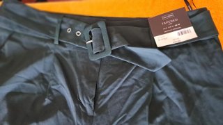 Pantalón verde de mujer con bosillos. T42