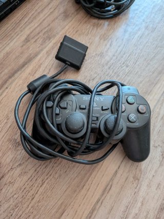 Consola PlayStation 2 Slim Negra + Juego + Accesor
