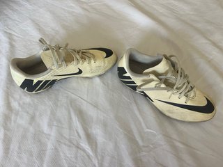 Botas de fútbol Nike Talla 35