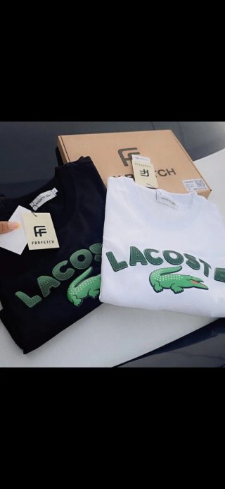 Camisetas blancas y negras