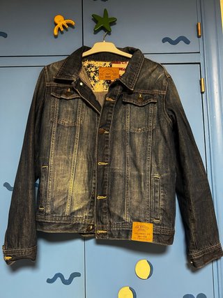Chaqueta vaquera desgastada