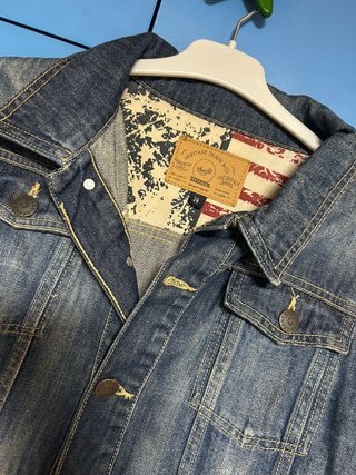 Chaqueta vaquera desgastada