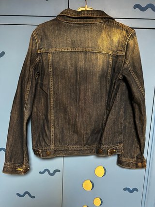 Chaqueta vaquera desgastada