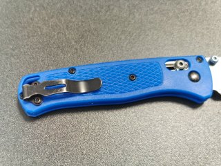 Navaja tipo Benchmade Bugout Azul Ligera