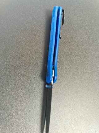 Navaja tipo Benchmade Bugout Azul Ligera