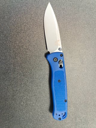 Navaja tipo Benchmade Bugout Azul Ligera
