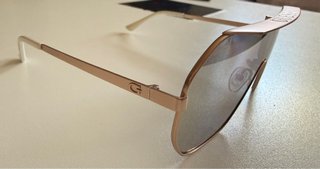 Gafas de sol Guess doradas y rosas