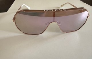 Gafas de sol Guess doradas y rosas