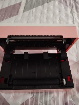 Impresora de etiquetas rosa y blanca
