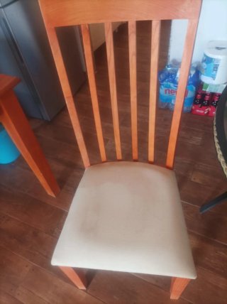 Mesa de comedor y 4 sillas de madera Para recoger.