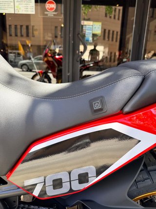 Moto Morini X Cape 700 Roja y Dorada