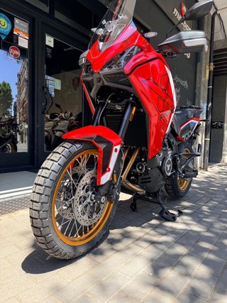 Moto Morini X Cape 700 Roja y Dorada