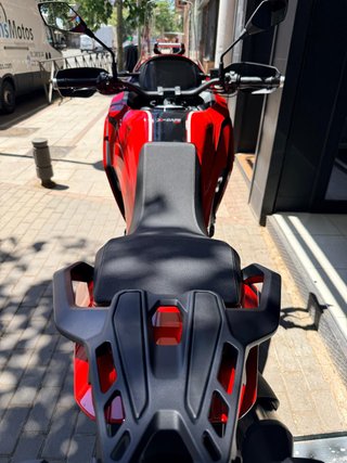 Moto Morini X Cape 700 Roja y Dorada