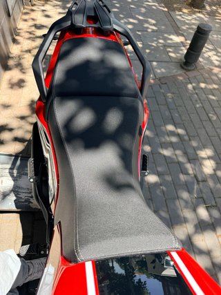 Moto Morini X Cape 700 Roja y Dorada